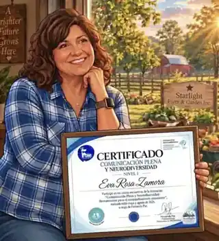 Eva Rosa Zamora mostrando su certificado de Comunicación Plena y Neurodiversidad